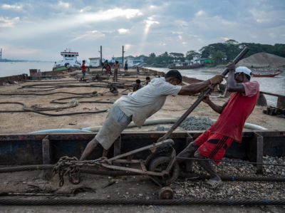 Maritime Mavericks: The Myanmar &#039;Water Brothers&#039; Rescuing Shipwrecks Amidst the Tide